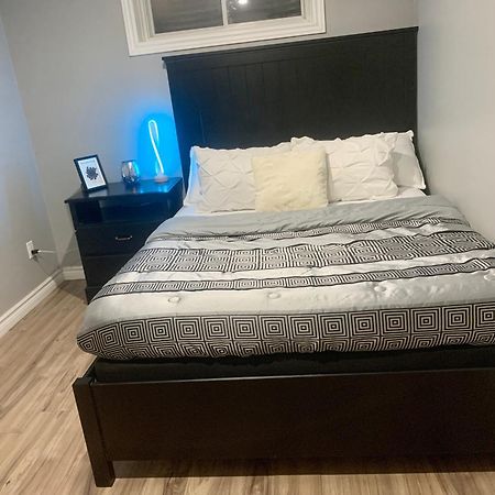 1 Room In A Cozy And Beautiful Basement กวัลฟ์ ภายนอก รูปภาพ